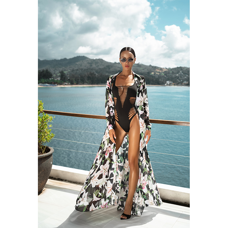 Bella Black Lilly