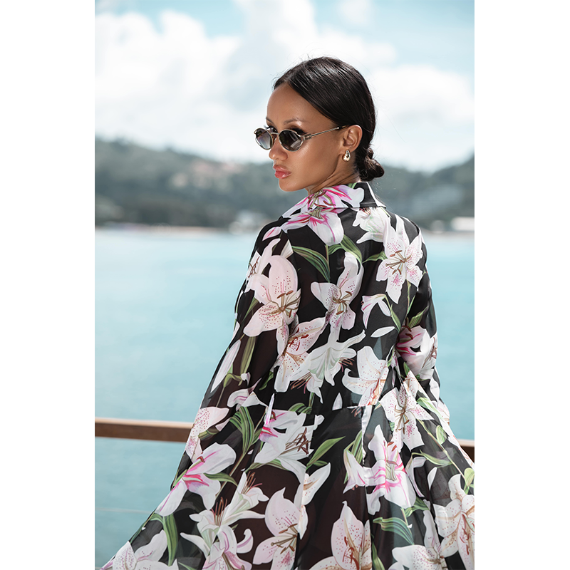 Bella Black Lilly